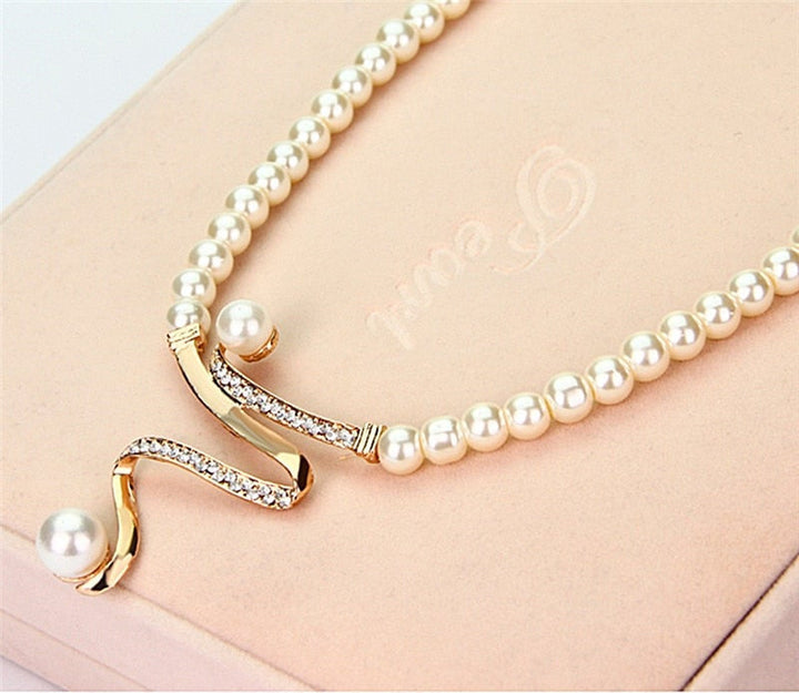 Orla & James - Natural Pearl Necklace and Earring Set