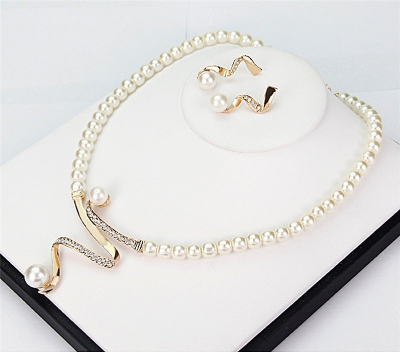 Orla & James - Natural Pearl Necklace and Earring Set