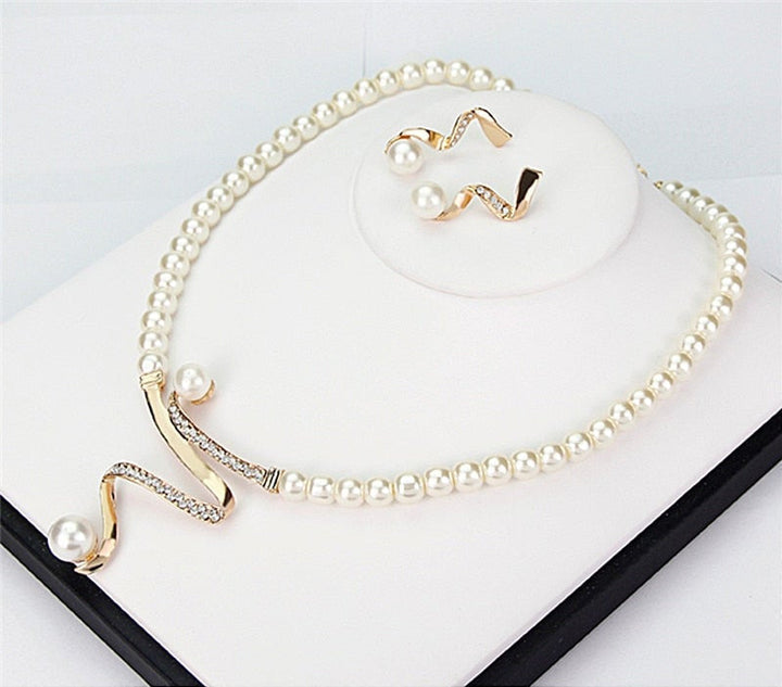 Orla & James - Natural Pearl Necklace and Earring Set