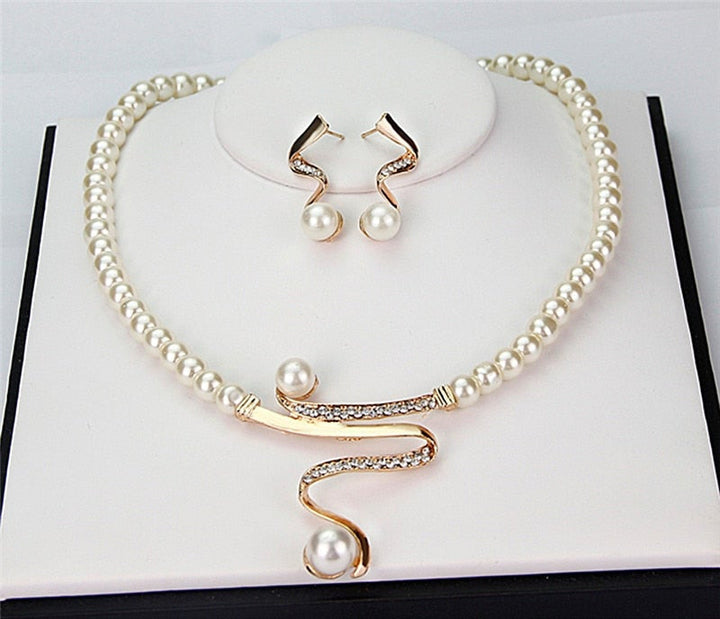 Orla & James - Natural Pearl Necklace and Earring Set