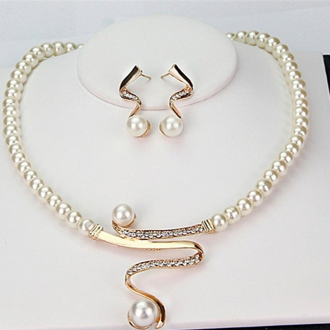 Orla & James - Natural Pearl Necklace and Earring Set