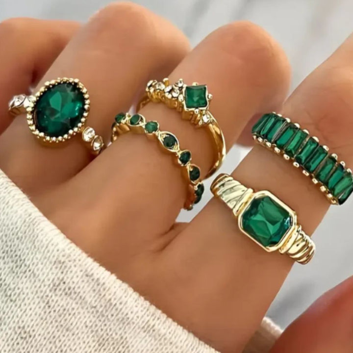 Orla & James - Exquisite Emerald Gold Ring Set